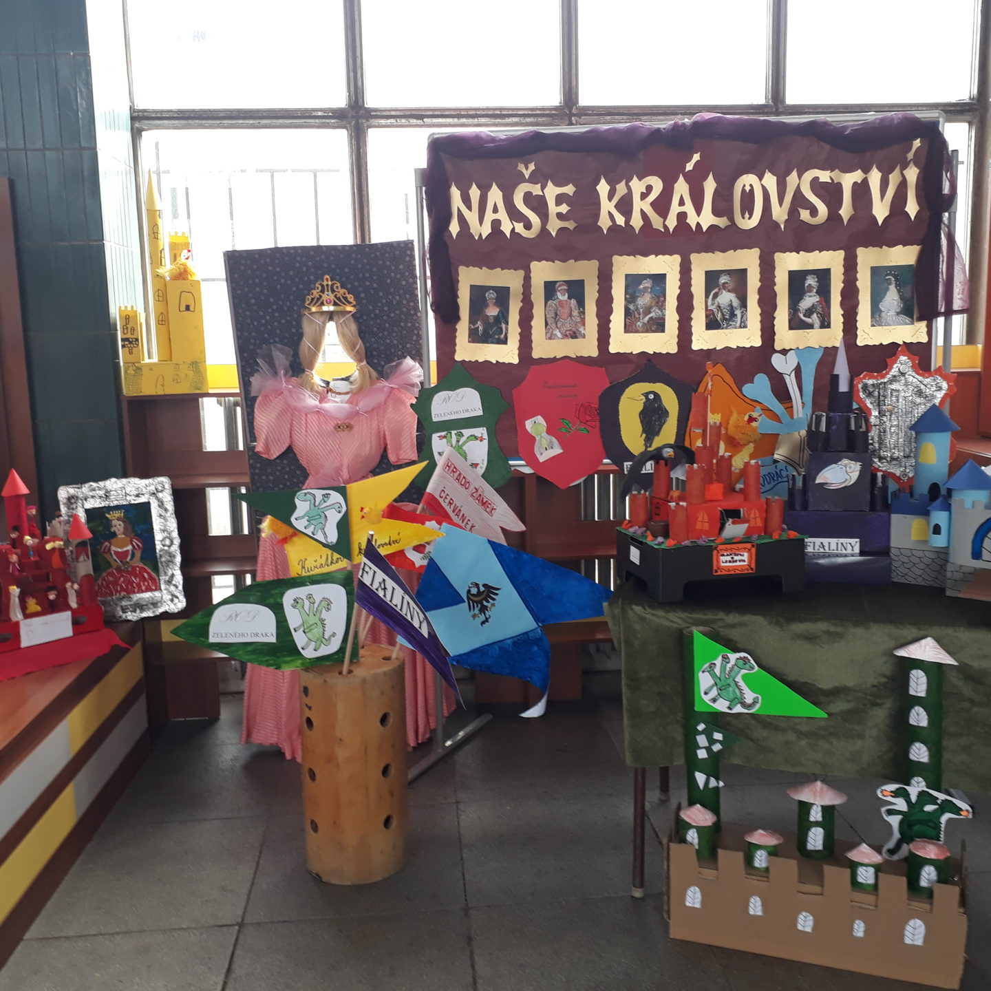 Království – spaní ve škole, měsíční projekt